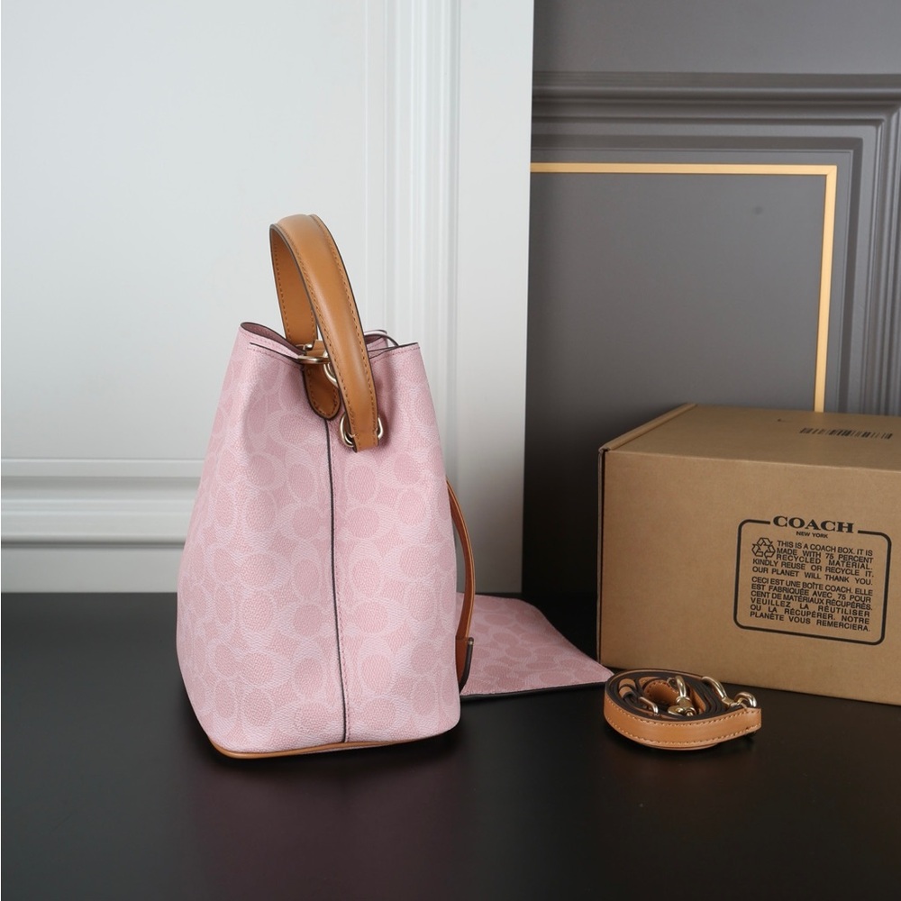 🍷🍷🍷Coach Rowan Bucket Bag in Signature Canvas w/ Charms - Picture 2 of 8